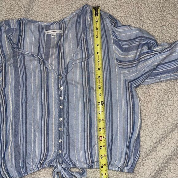 AMERICAN Eagle Outfitters lightweight gauze feel v neck crop with tie - Picture 10 of 10